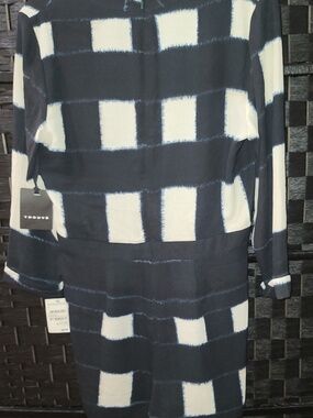 TROUVÉ Abstract Square Print Long Sleeve Romper – Size 8 (NWT)